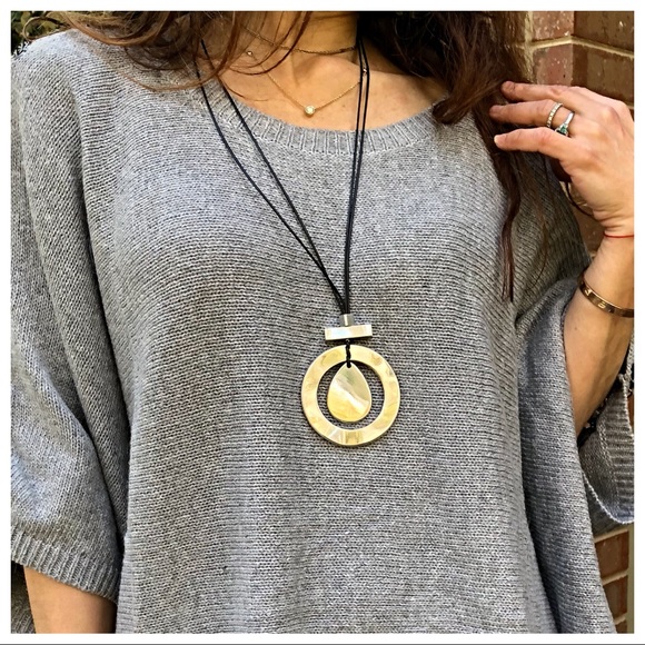 Paris symbol necklace - Picture 3 of 5